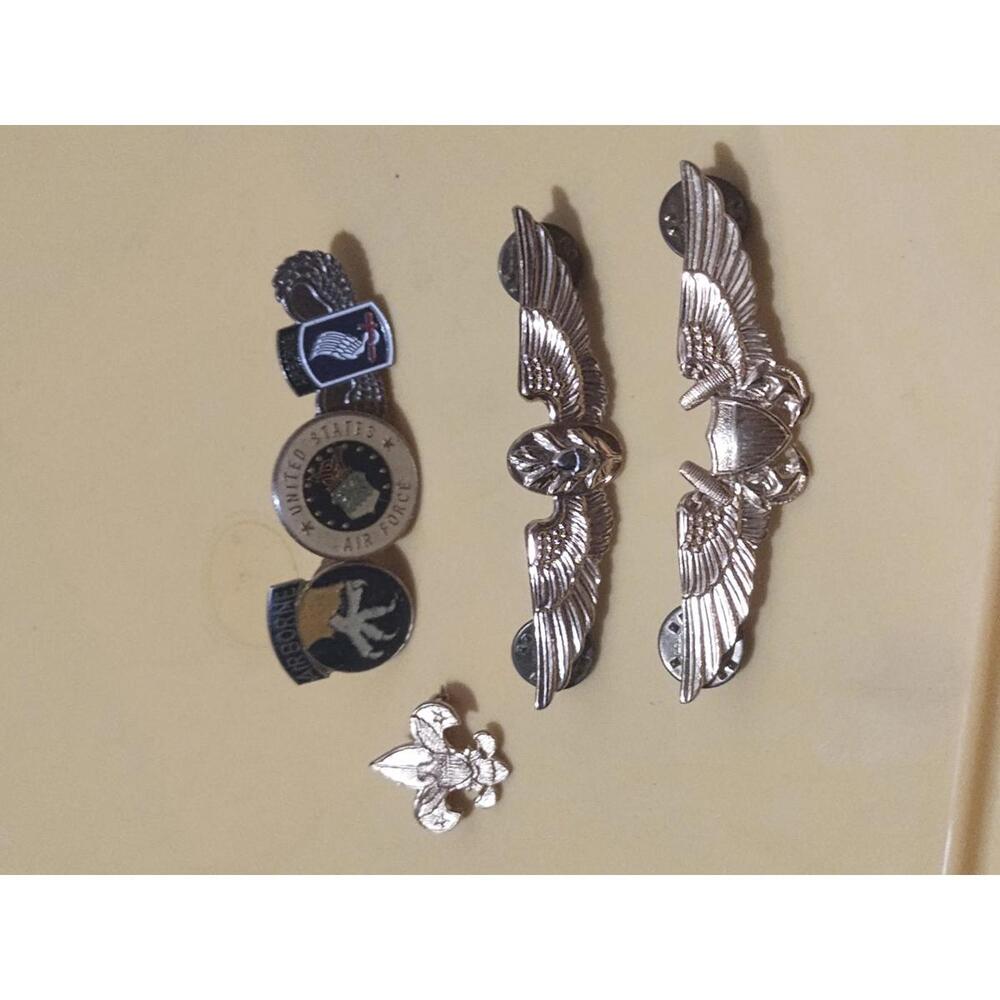 Vintage Air Force pilot wings and pins‎